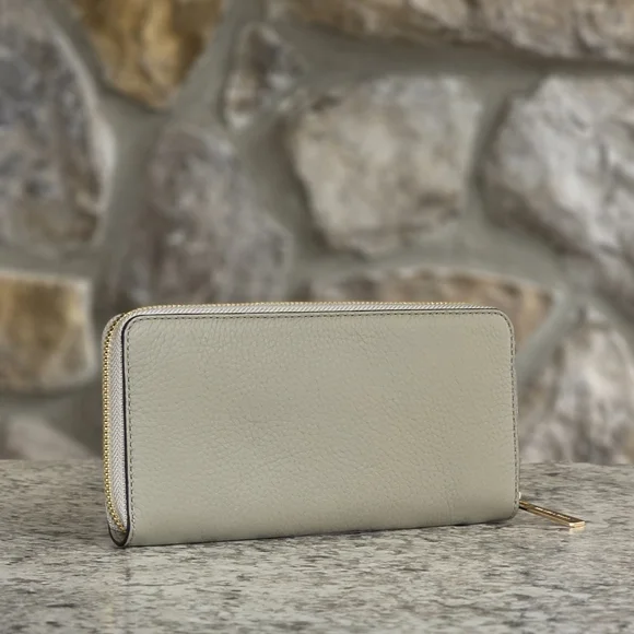 Michael Kors Jet Set Green Continental Wallet - Picture 2 of 6